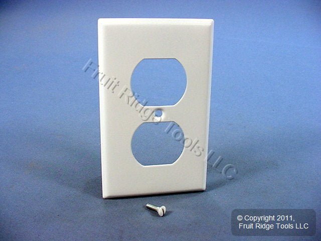 Leviton 89993 White 1-Gang Standard Duplex Outlet Painted Metal Wallplate Cover