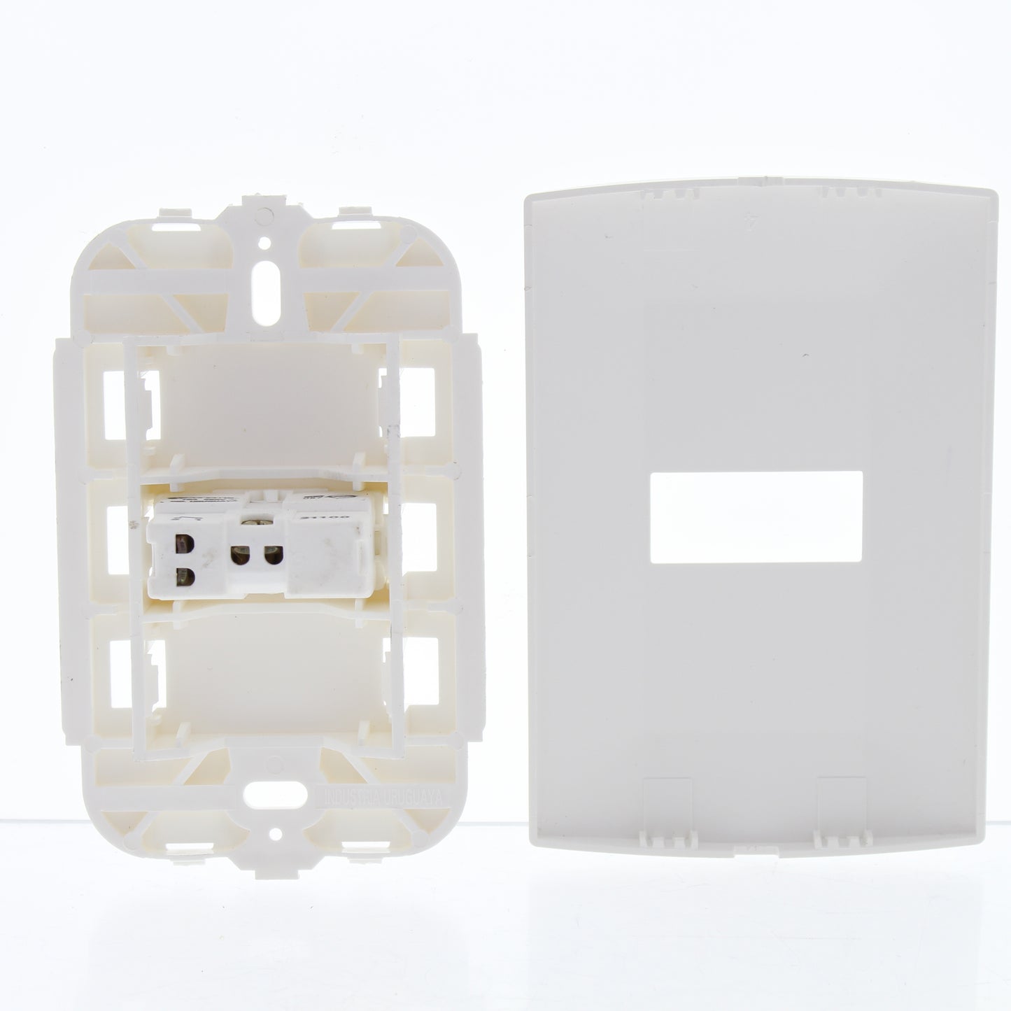 Leviton Basica BAS-000A1-00B White Single Pole Switch Rocker 10A 250V