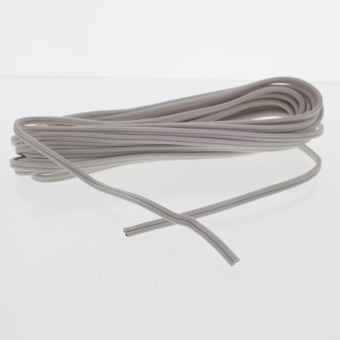 Leviton- WHITE 18AWG 7.62Meter/25FT Vinyl-Insulated Lamp Cord Replacement