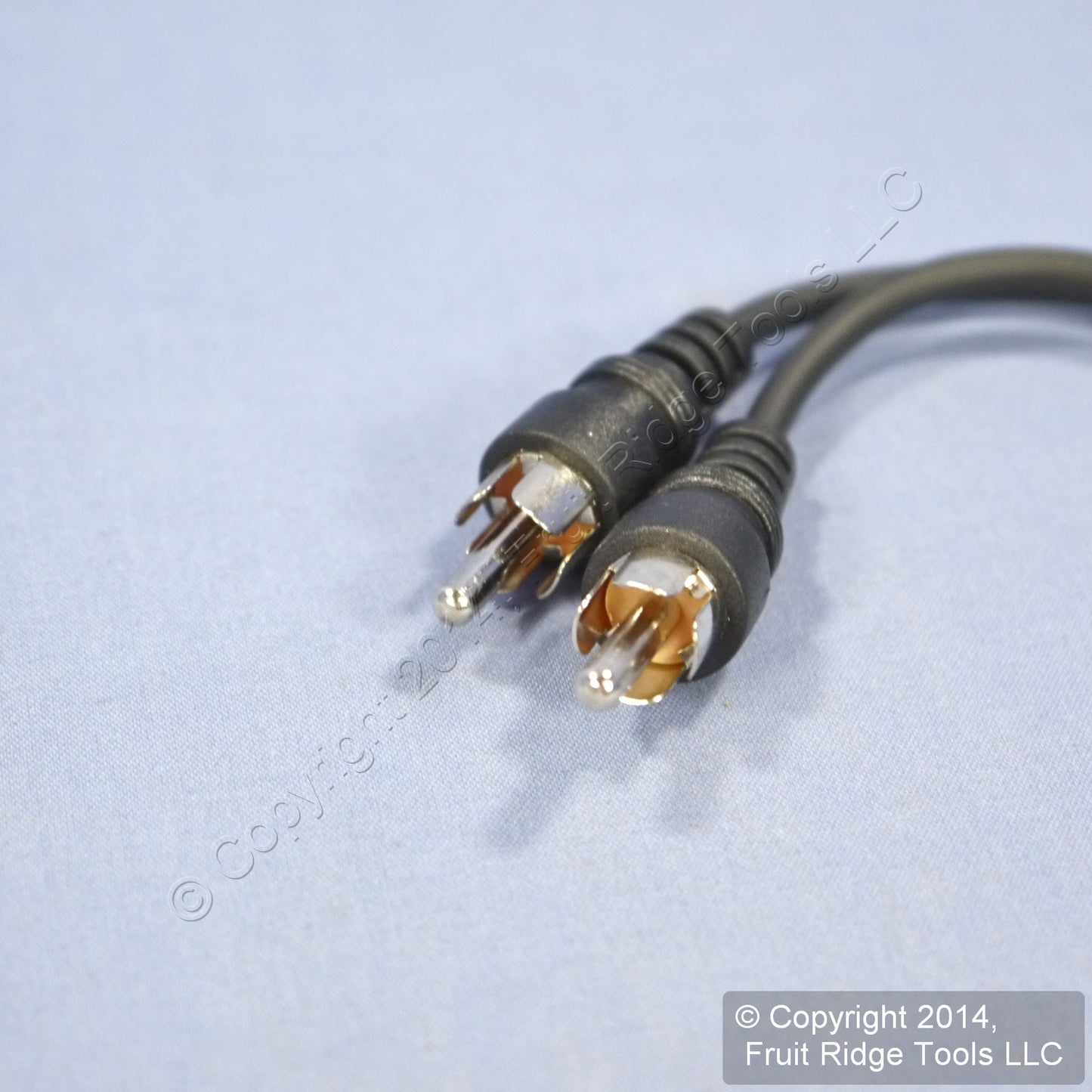 Leviton 1-RCA Audio Jack to 2-RCA Plugs Y Adapter Converter Cable C5402