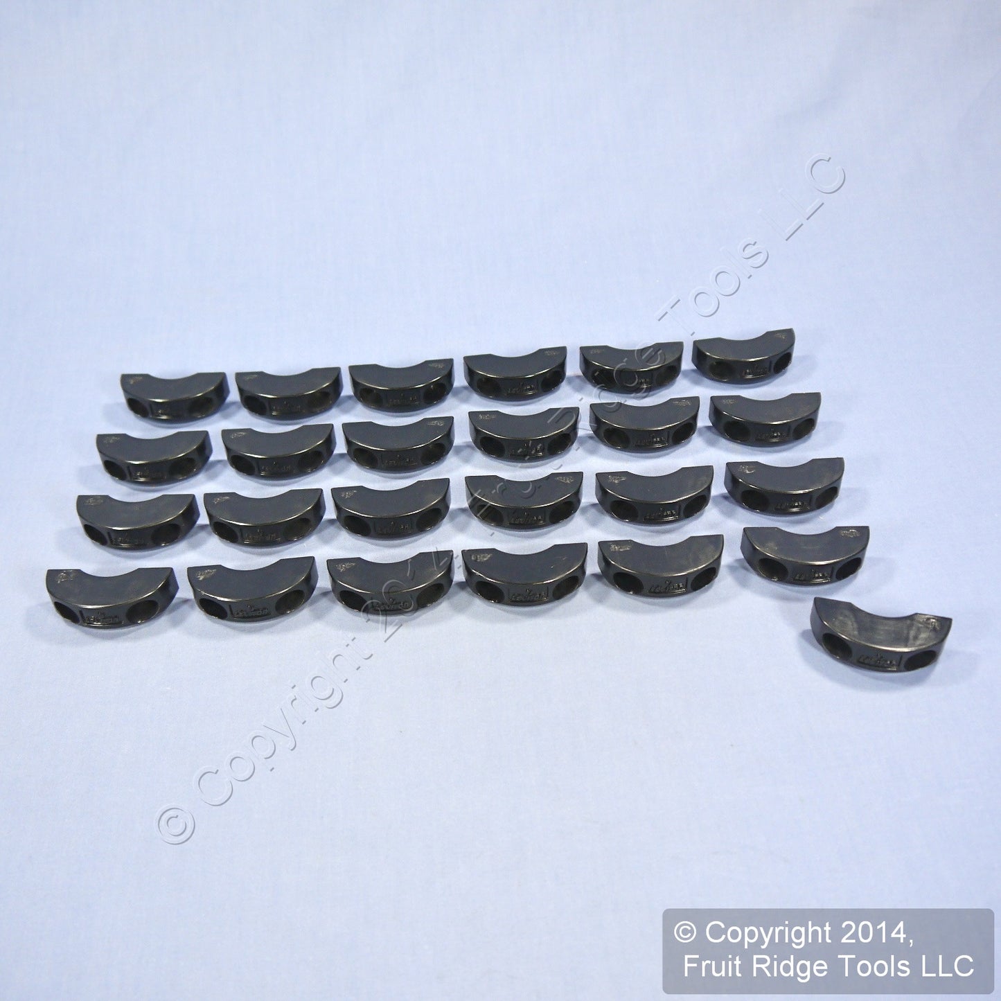 25 Leviton Black 20/30 Amp Straight Locking 3-Wire Cord Clamps CLAMP-2E
