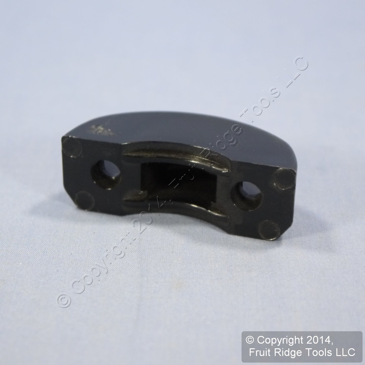 Leviton CLAMP-2E Black 20/30 Amp Straight Locking 3-Wire Cord Clamp