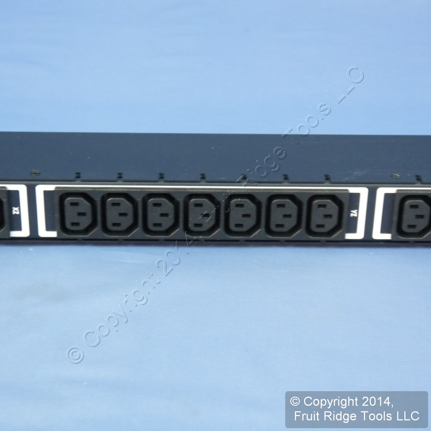 Leviton MV213-1E2 MeteRed 21 Outlet Vert Rack Power Distribution PDU 120/208V