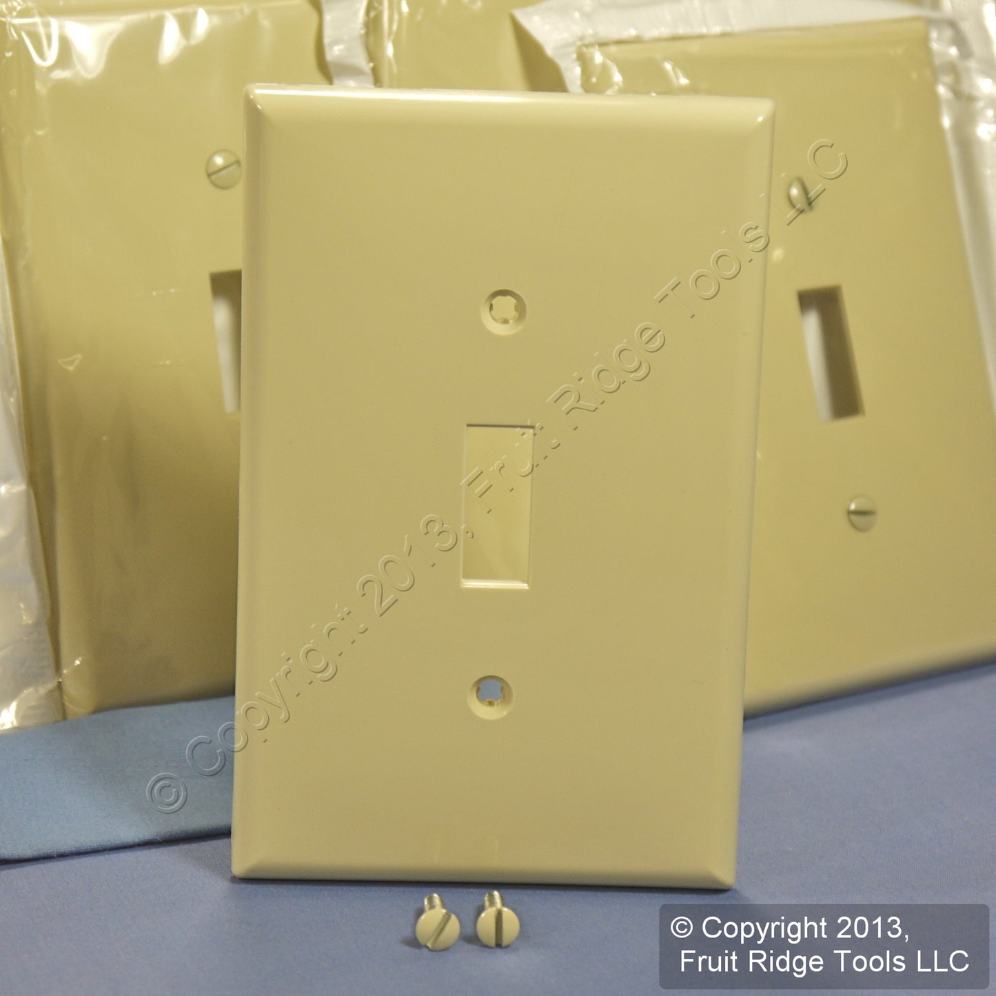 Leviton PJ1-I Ivory 1-Gang Midway Toggle Switch Cover Nylon Wallplates 100-Pack