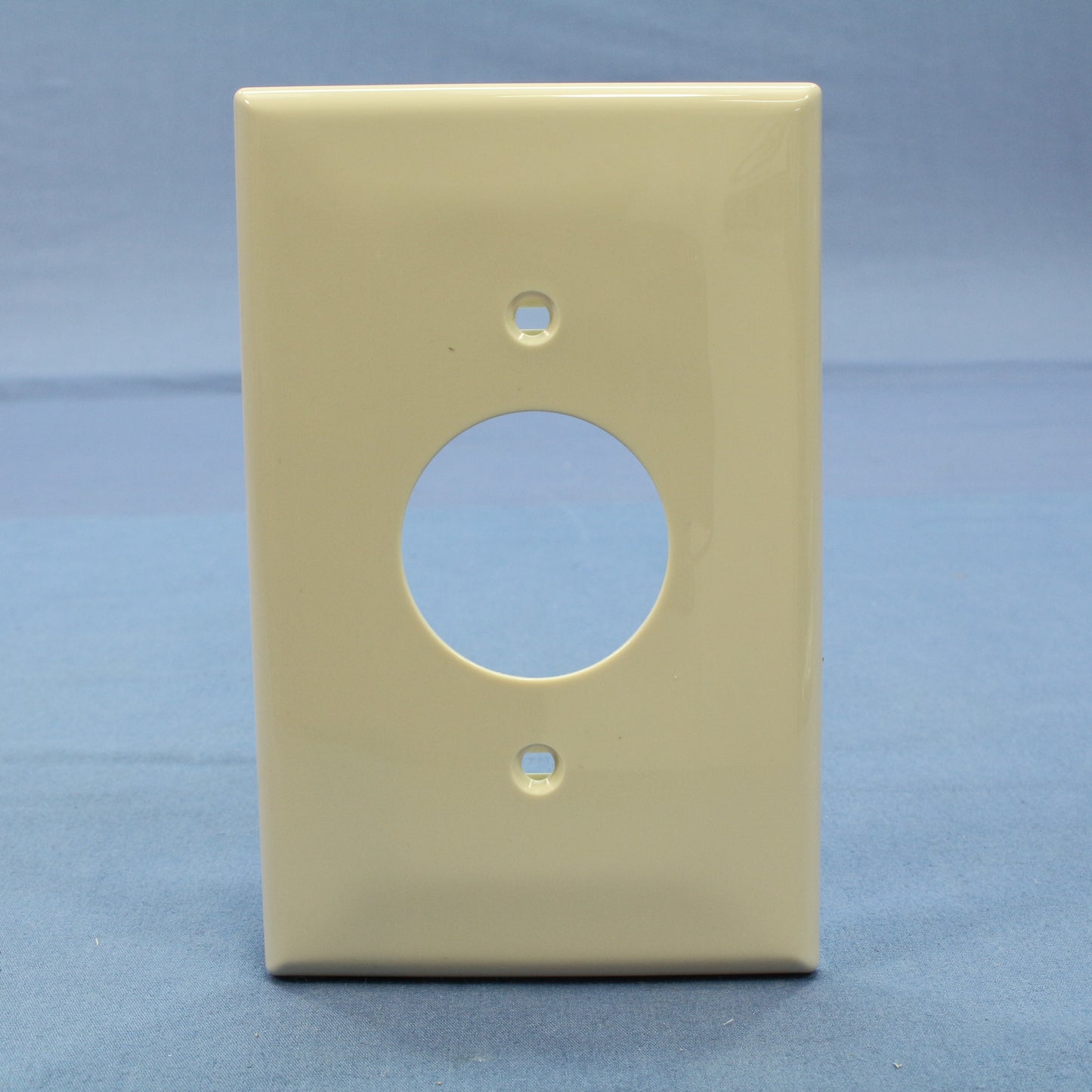 Leviton PJ7-T Lt Almond 1-Gang 1.406in. Outlet Unbreakable Midway Wallplate 2pcs