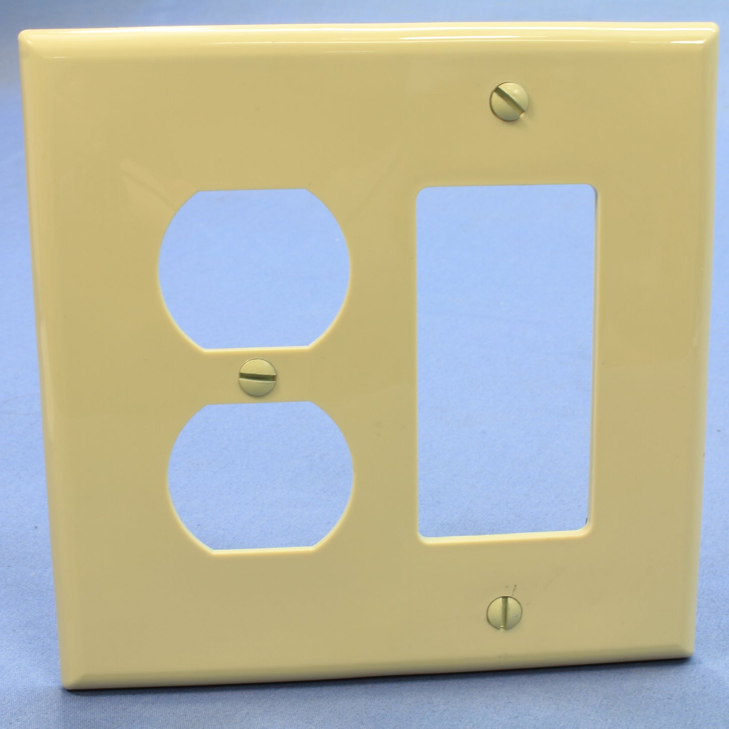 Leviton PJ826-I Ivory 2-Gang Duplex Decora Unbreakable Midway Wallplates 25pcs