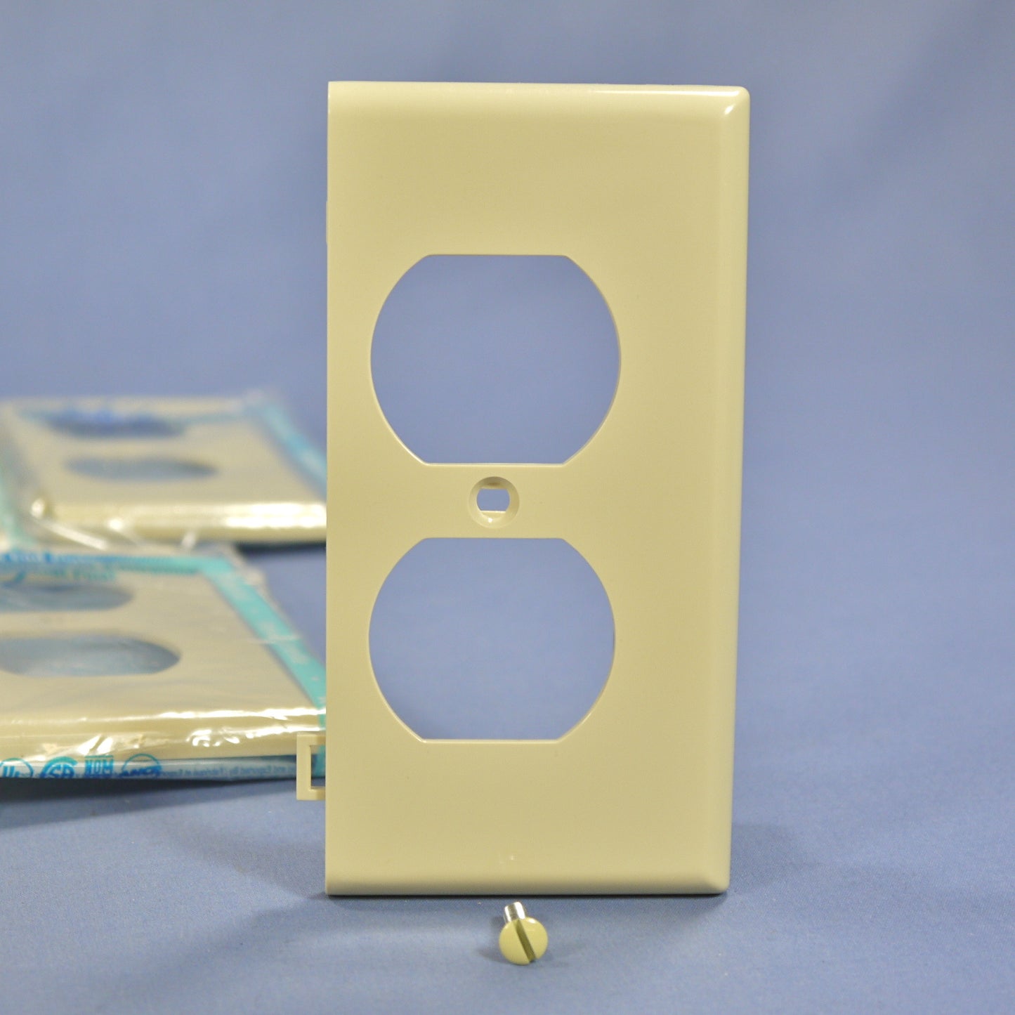 Leviton PSE8-I Ivory 1-Gang Duplex Unbreakable Sectional Wallplate Cover 10pcs