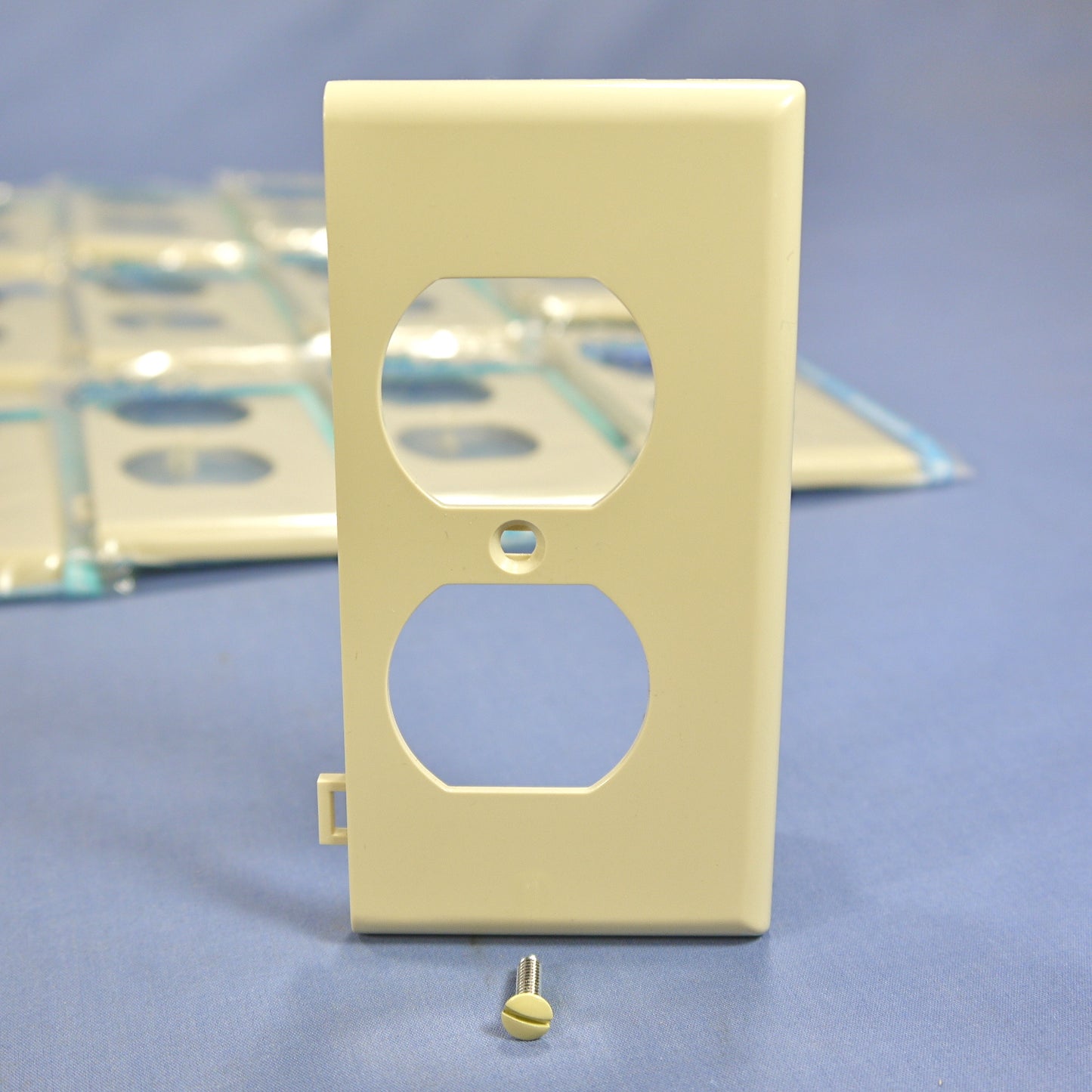 Leviton PSE8-I Ivory 1-Gang Unbreakable Nylon Sectional Wallplate Cover 25pcs