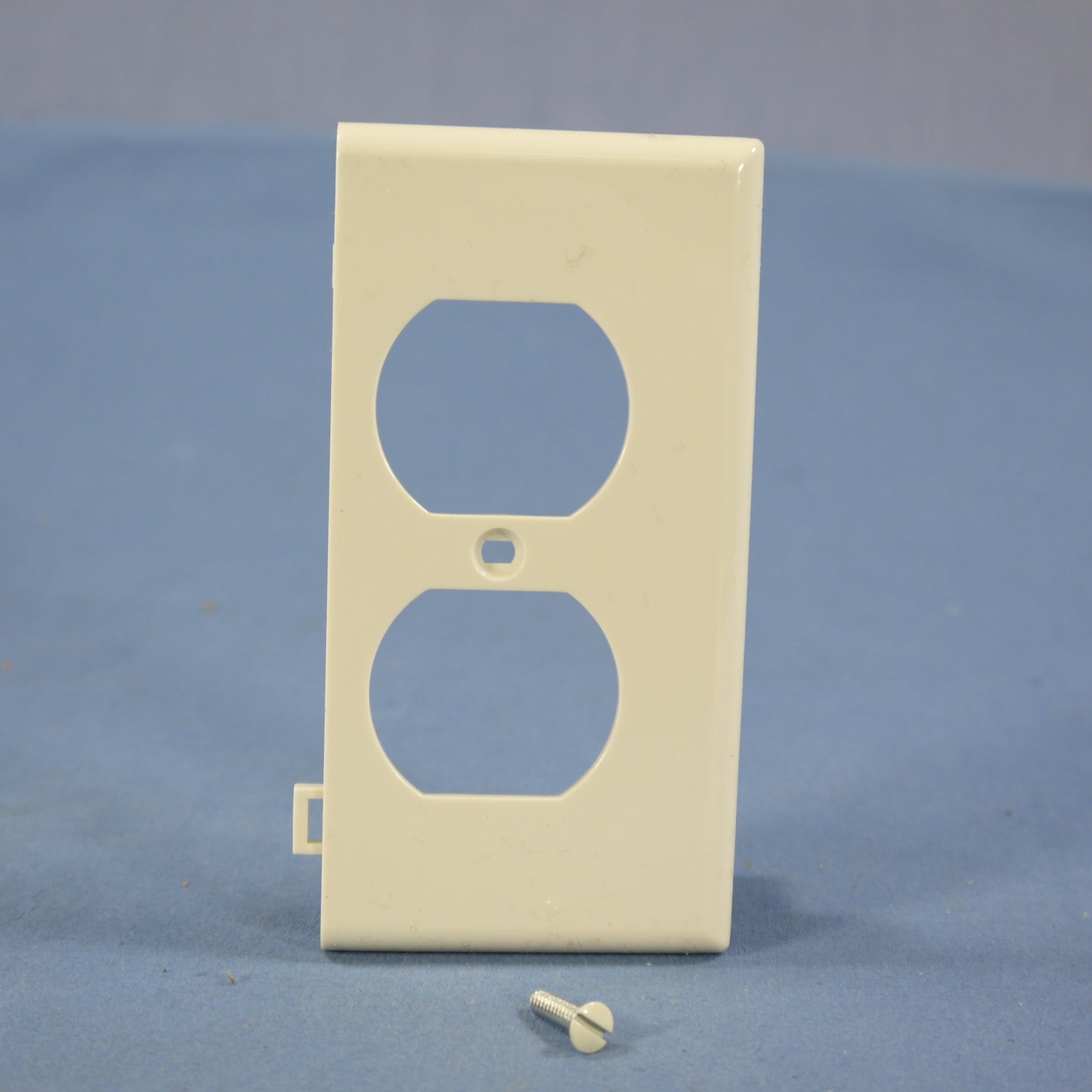 Leviton PSE8-T Light Almond 1-Gang Duplex Unbreakable Sectional Wallplate Cover