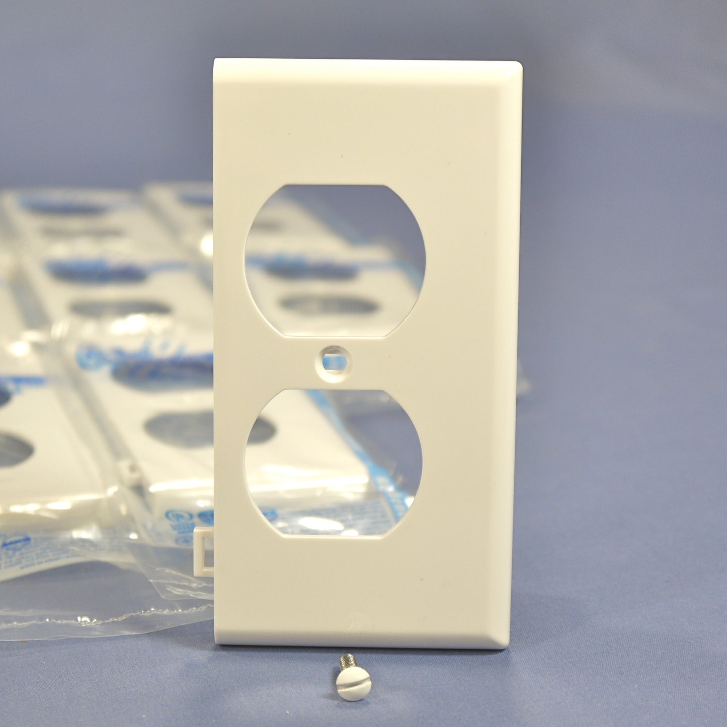 Leviton PSE8-W White 1-Gang Unbreakable Duplex Sectional Wallplate Cover 20-pack
