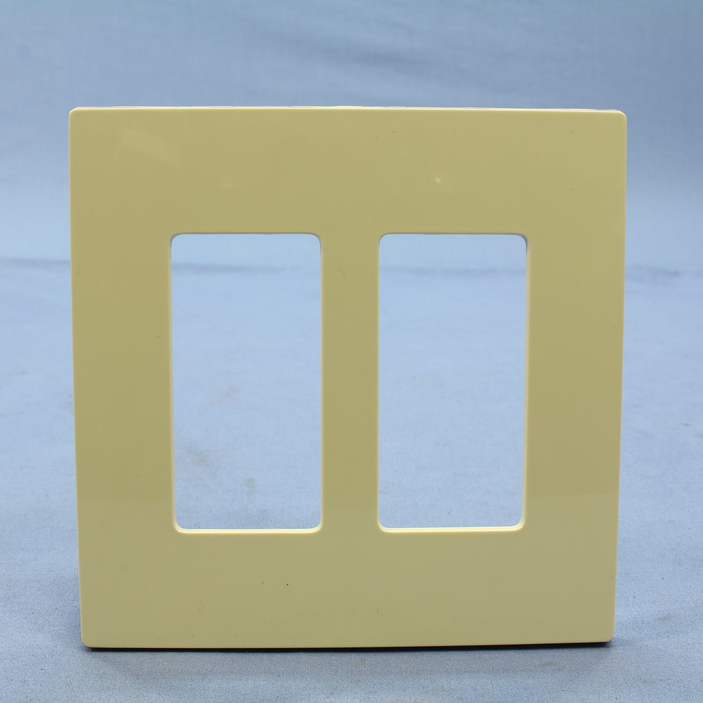 Leviton SJ262-SI Ivory 2-Gang Decora Unbreakable Nylon Midway Screwless Cover