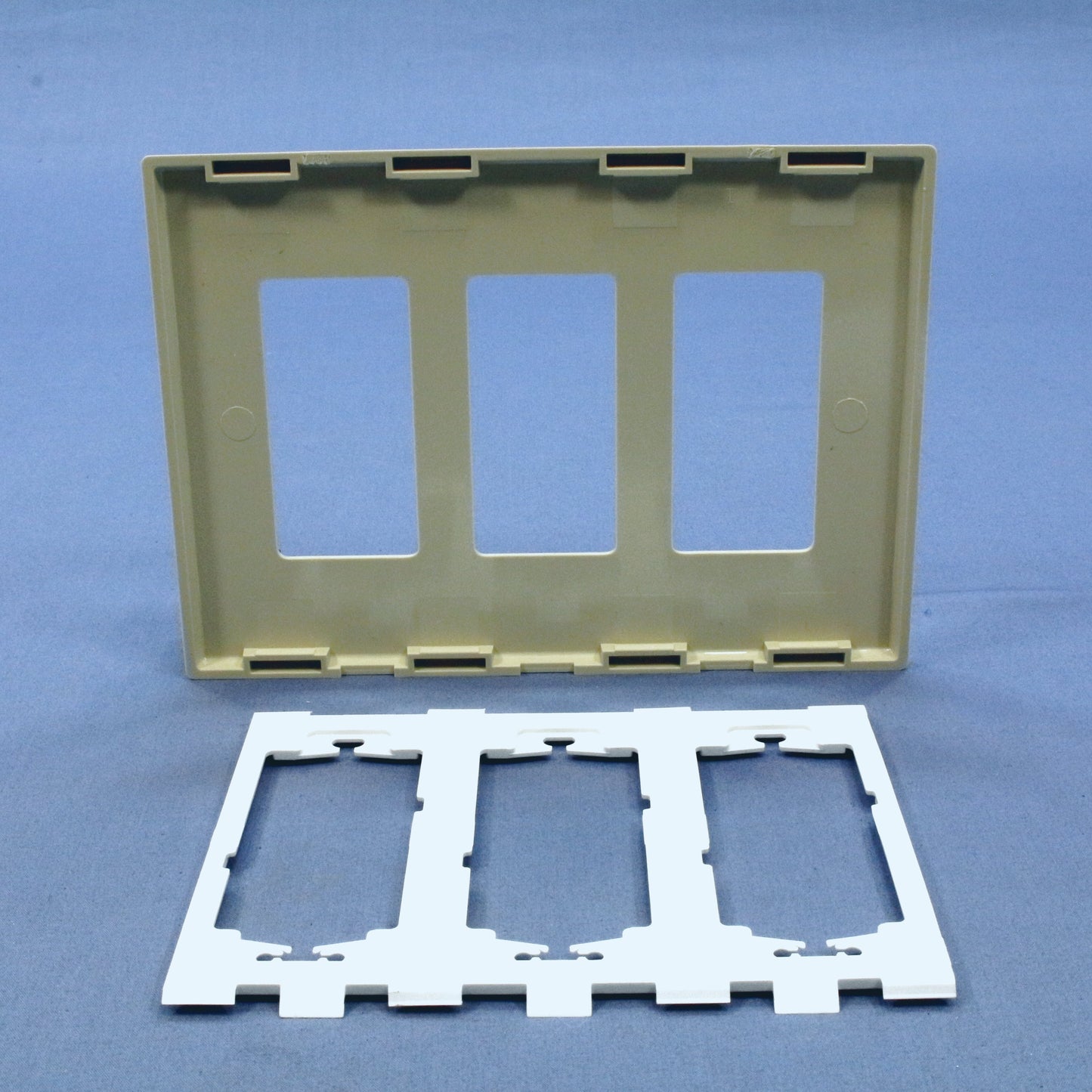 Leviton SJ263-SI Ivory 3-Gang Decora Unbreakable Nylon Midway Screwless Cover