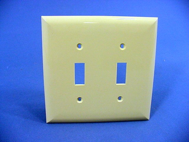 GE Ivory 2-Gang Toggle Unbreakable Midsize Wallplate Cover w/o Screws 600pc