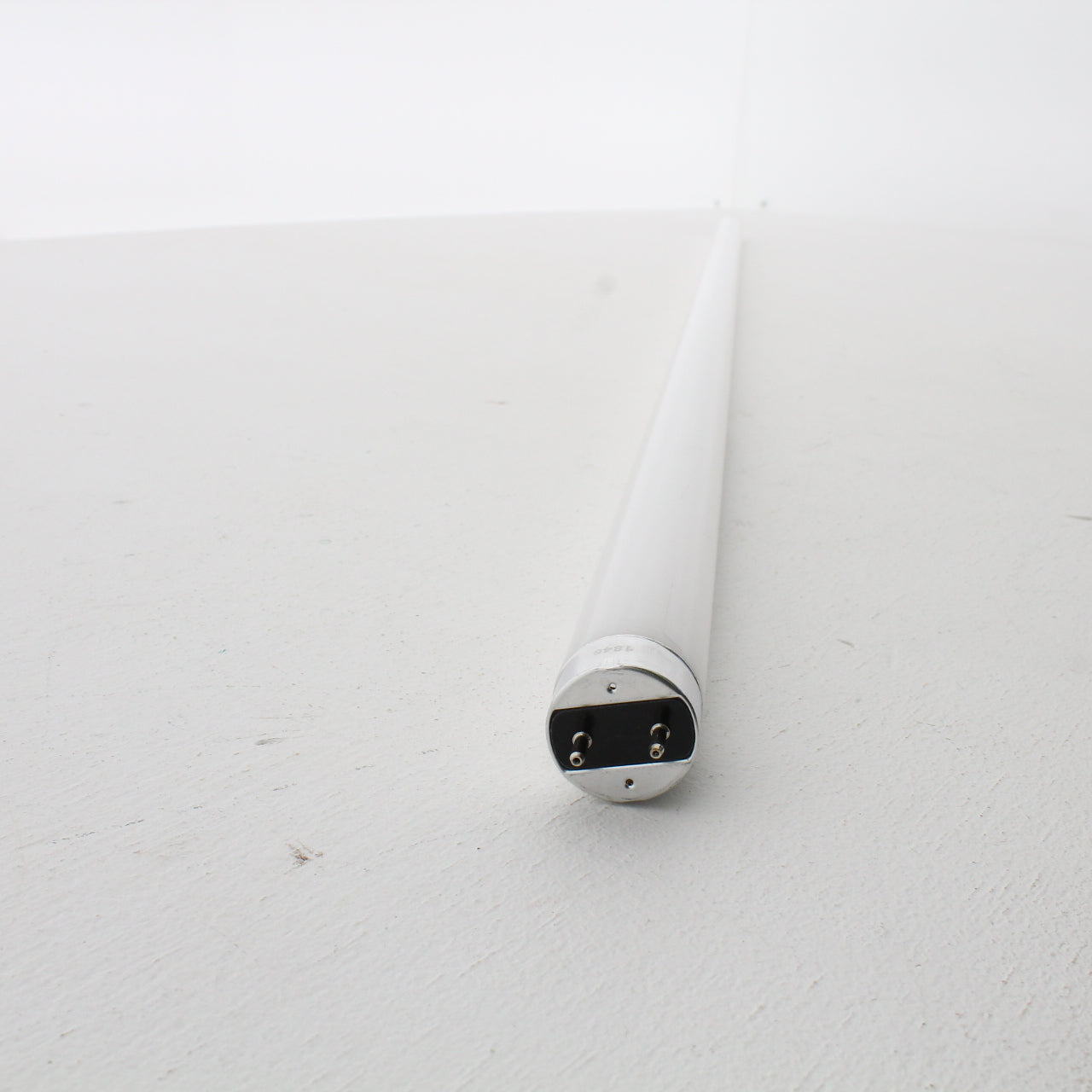 24-Pack Satco S29976 LED T8 15W Medium BiPin 3500K 2100 Lumens Ballast DepEndent