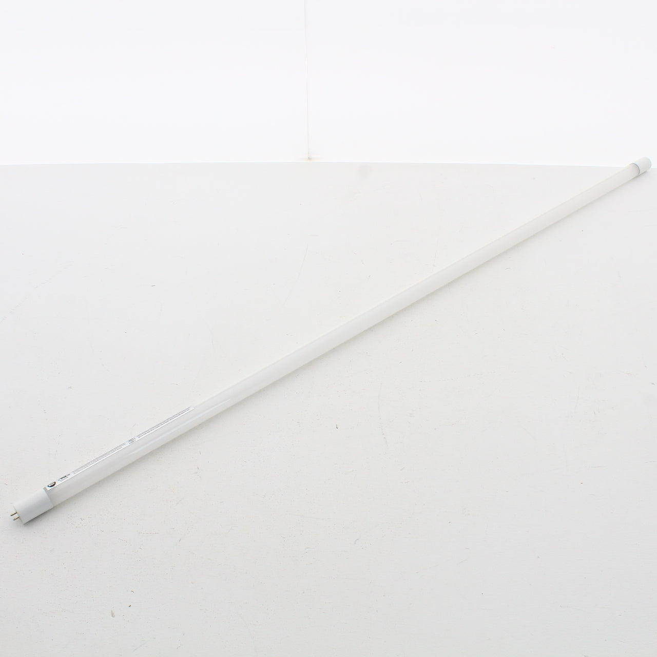 24-Pack Satco S9721 Signature LED T8 LED Medium Bi Pin 15 Watt 3500K Light Bulb