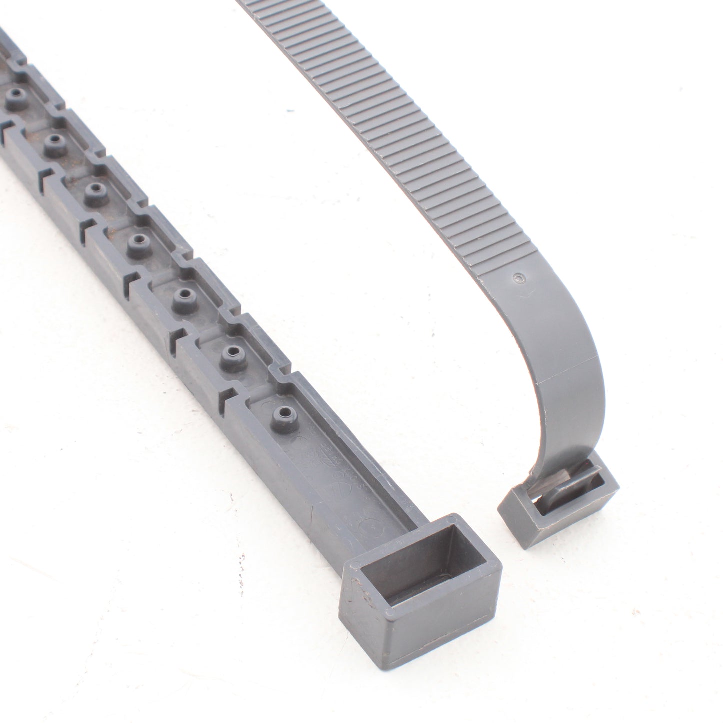 Sioux Chief #553 Gray 26" Large Zip-Stick Hanger 23-Hole 1" Spacing w/ 6" Strap