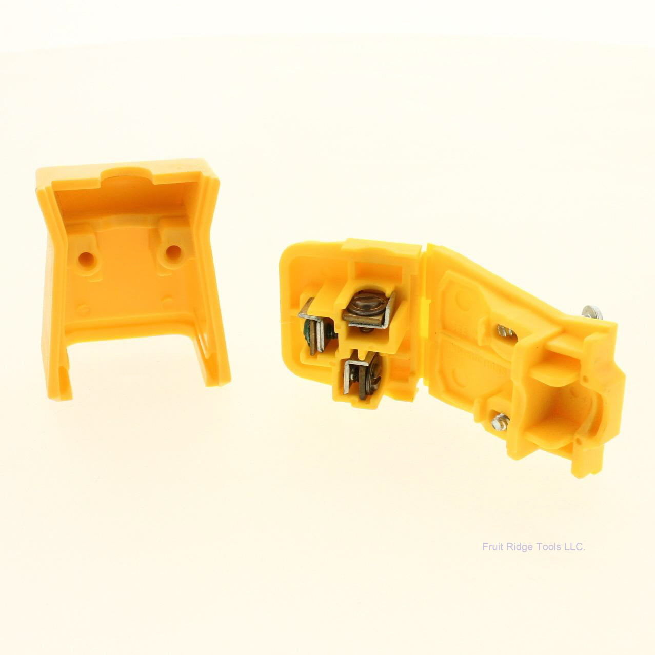 Sylvania Yellow 2-Piece Dead Front Grounding Plug w/ Cord Clamp 2P3W 20A 250V