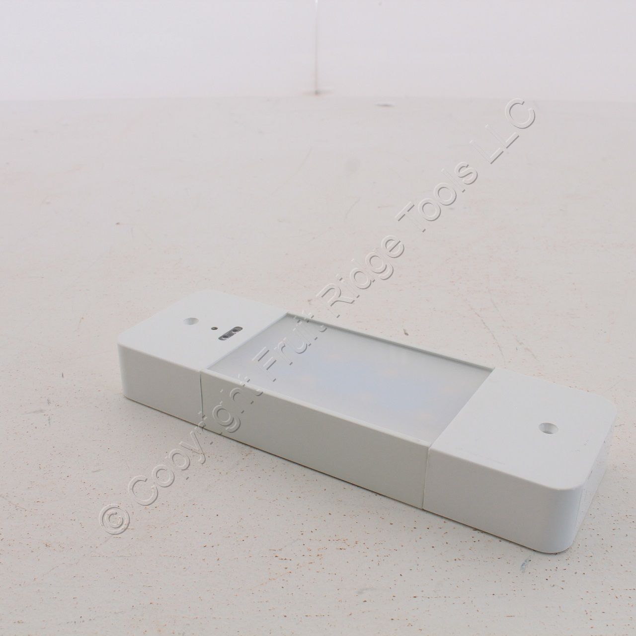 Vaxcel Instalux X0005 White 8"x2.75"x1" LED Motion Under Cabinet Light 5W 3000K